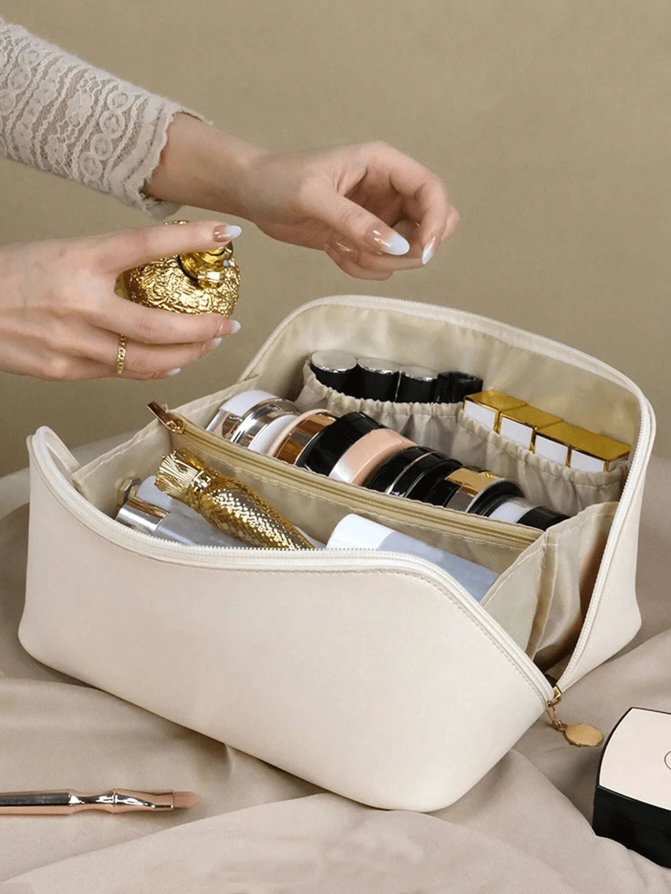 Large Luxury Travel Cosmetic Bag for Women – Leather Makeup Organizer & Toiletry Case